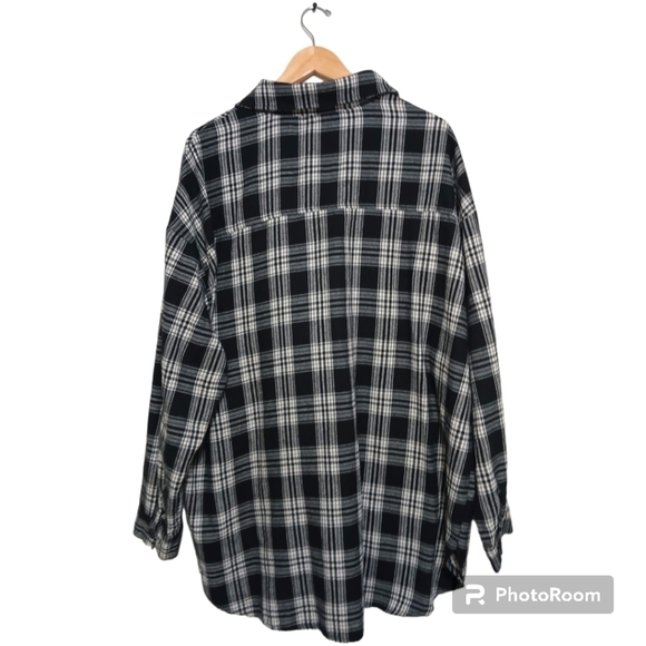 SHEIN Curve Plus Oversized Plaid Button Up Blouse. Size 3XL - Picture 7 of 13